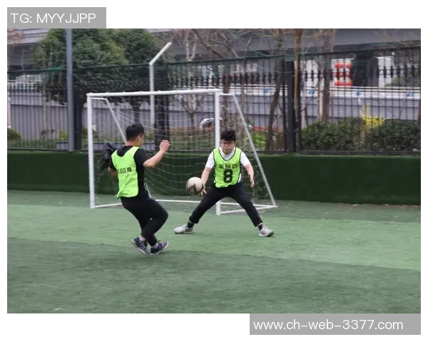 我爱足球的小报：探索足球的魅力与激情，分享球场上的精彩瞬间与故事